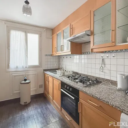 Apartament Charming 2-bedroom In 5