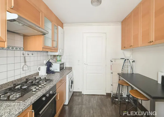 Charming 2-bedroom In 5