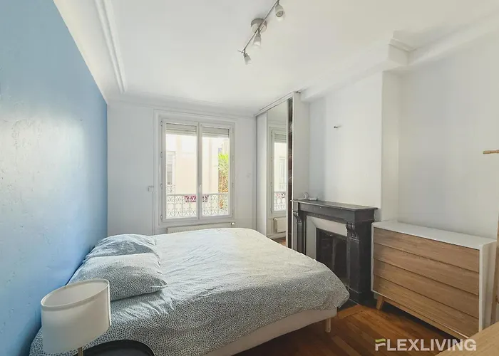Charming 2-bedroom In 5 アパート