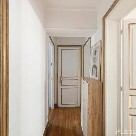 Charming 2-bedroom In 5 Apartment *